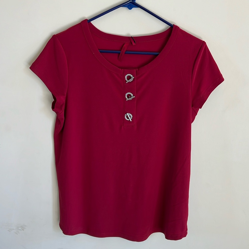 Beautiful top ! Never worn